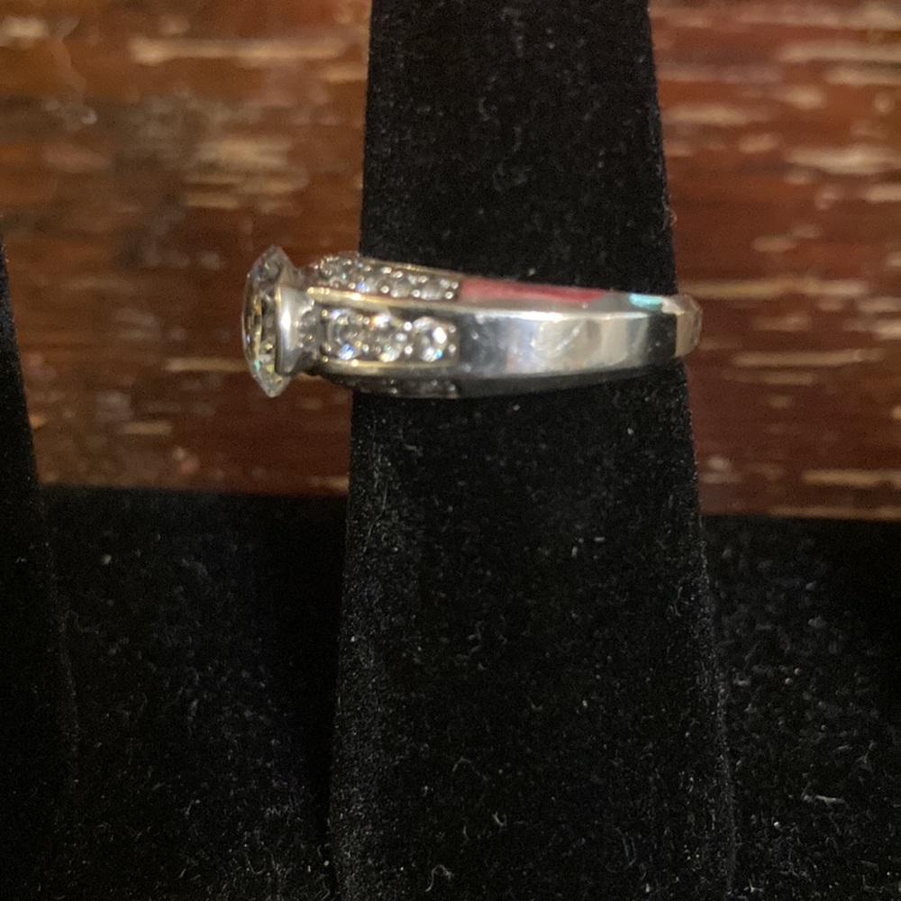 Stunning 925 CZ engagement ring size 8 - Picture 3 of 8